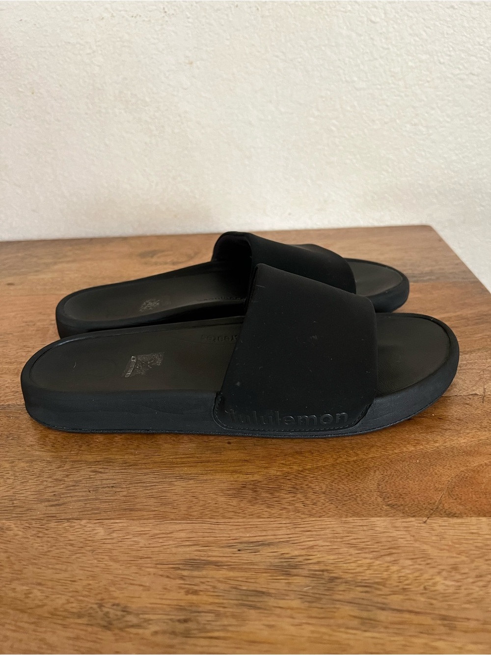 Lululemon Womens Restfeel Black Slide Size 9